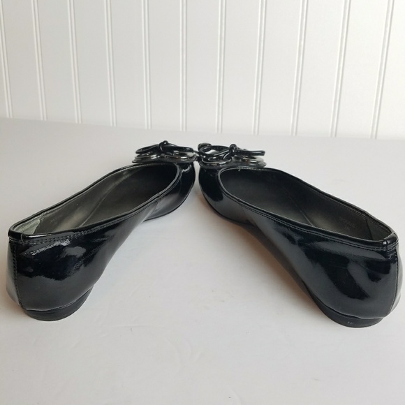 Tahari Black Patent Leather Ballet Flats with Bows - Picture 4 of 7